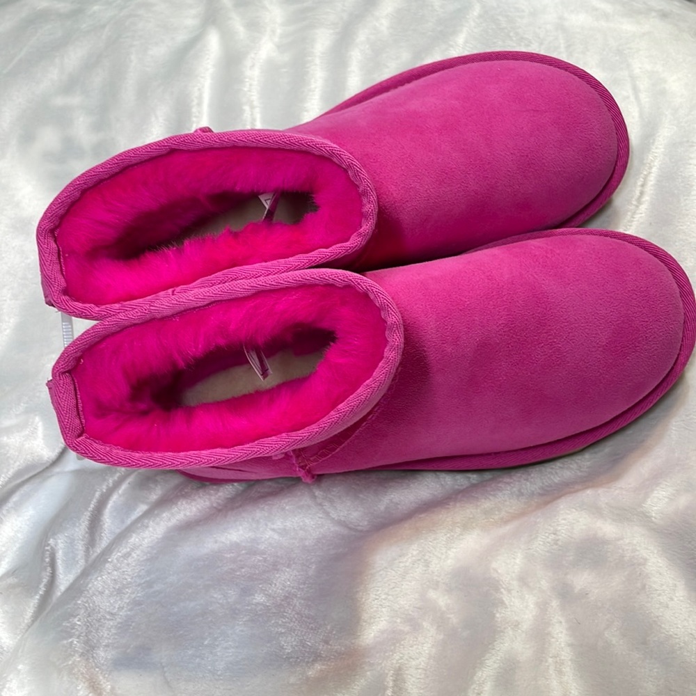 UGG Classic Mini II Shearling Boot - Picture 8 of 17